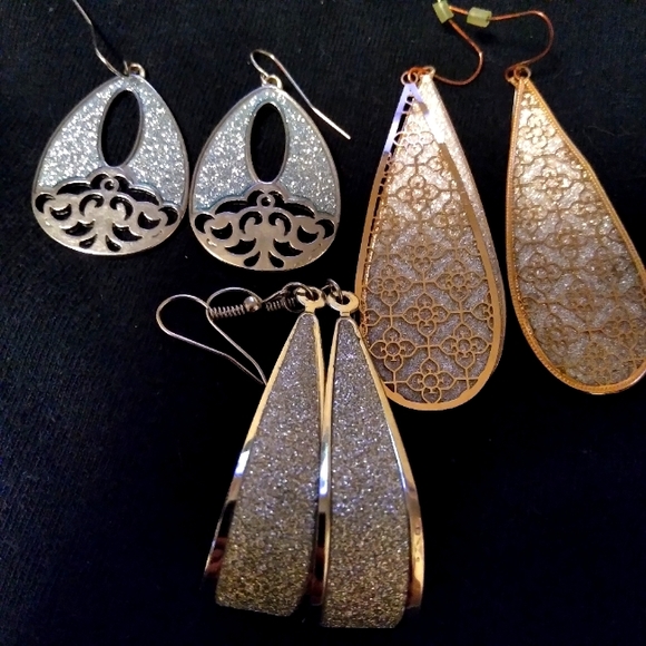 Jewelry - Lot of glittery dangle earrings